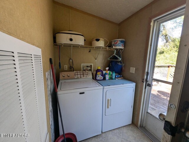626 S 22nd St, Middlesboro, KY 40965 - laundry room with washing machine and clothes dryer, plenty of natural light, light tile patterned floors, and a textured ceiling