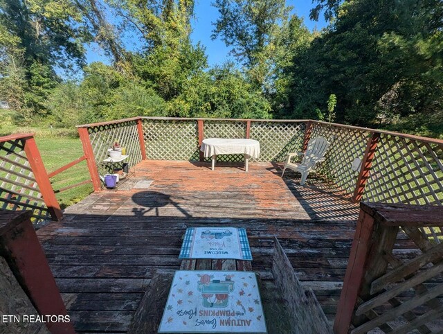 626 S 22nd St, Middlesboro, KY 40965 - view of wooden deck