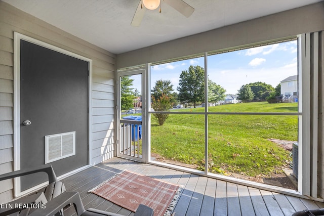 613 Vose Rd Unit B, Alcoa, TN 37701 - unfurnished sunroom with ceiling fan