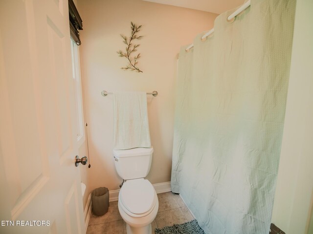 1201 Bentley Park Ln, Knoxville, TN 37922 - full bath with toilet, tile patterned flooring, curtained shower, and baseboards