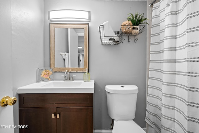 467 Canberra Dr Unit B103, Knoxville, TN 37923 - bathroom featuring vanity, toilet, and a shower with curtain