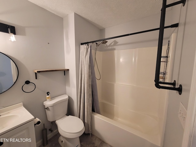 4121 Briggs Loop, Kodak, TN 37764 - bathroom featuring toilet, vanity, a textured ceiling, shower / tub combo with curtain, and baseboards