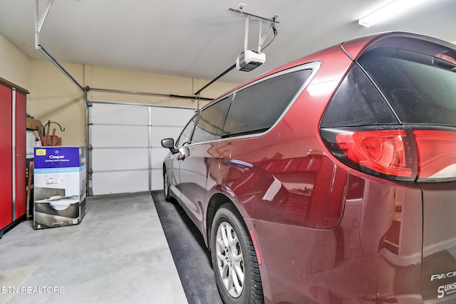 247 Thrushwood Dr, Fairfield Glade, TN 38558 - garage featuring a garage door opener