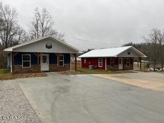 138 Matthews Rd, Oneida, TN 37841 - view of front of home featuring covered porch and driveway