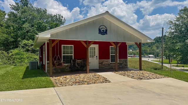 138 Matthews Rd, Oneida, TN 37841 - view of front of house featuring a front lawn, stone siding, and central AC unit