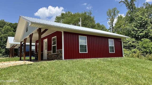 138 Matthews Rd, Oneida, TN 37841 - view of side of home featuring board and batten siding, a lawn, and metal roof