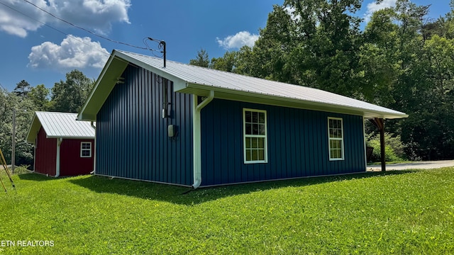 138 Matthews Rd, Oneida, TN 37841 - view of side of property featuring a lawn and metal roof