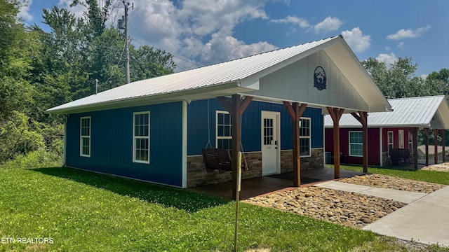138 Matthews Rd, Oneida, TN 37841 - view of outbuilding featuring covered porch