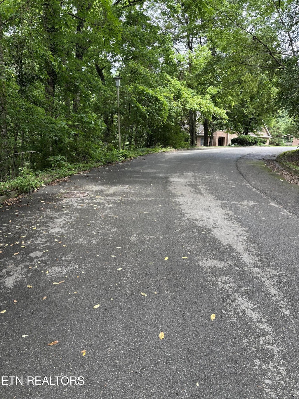 101 Nathan Ln, Oak Ridge, TN 37830