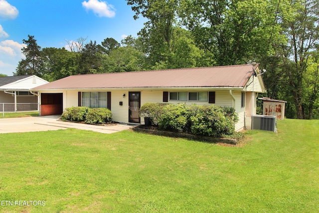 119 Briar Rd, Oak Ridge, TN 37830 - ranch-style home featuring an attached garage, central air condition unit, metal roof, and a front yard