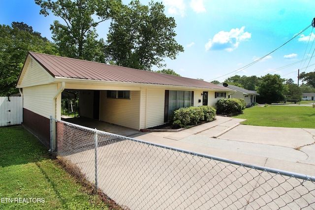 119 Briar Rd, Oak Ridge, TN 37830 - view of front facade featuring metal roof and an attached carport