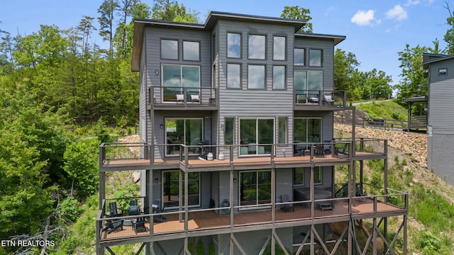 2955 Lightning Strike Dr, Sevierville, TN 37862 - back of property featuring a balcony