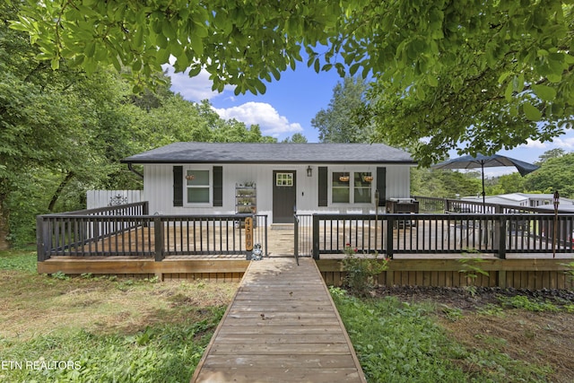 4509 Lifford Ln, Corryton, TN 37721 - view of front facade with roof with shingles