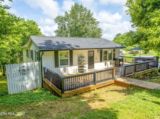4509 Lifford Ln, Corryton, TN 37721 - view of front of property with a shingled roof and a front yard