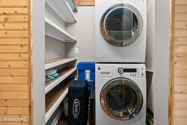 3325 Tekoa Mountain Way, Sevierville, TN 37876 - laundry room with stacked washer / dryer