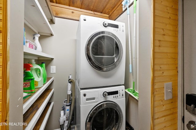 3325 Tekoa Mountain Way, Sevierville, TN 37876 - laundry area featuring stacked washing machine and dryer