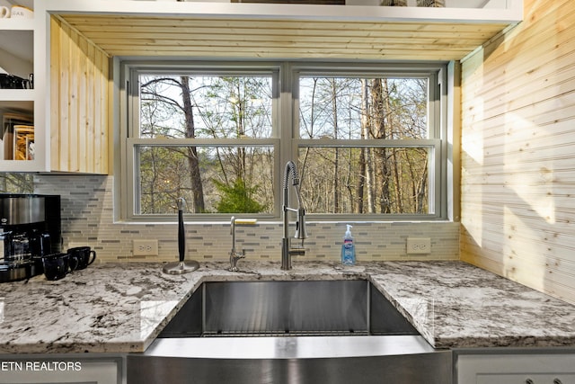 3325 Tekoa Mountain Way, Sevierville, TN 37876 - kitchen featuring a sink, decorative backsplash, and plenty of natural light