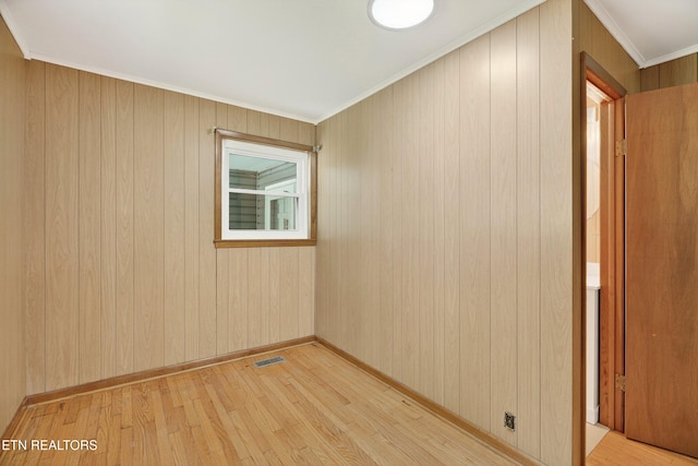 2594 Indian Creek Rd, Thorn Hill, TN 37881 - spare room featuring light wood finished floors and baseboards