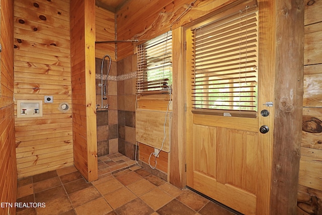 495 Bear Hollow Rd, Oneida, TN 37841 - entryway with wooden walls