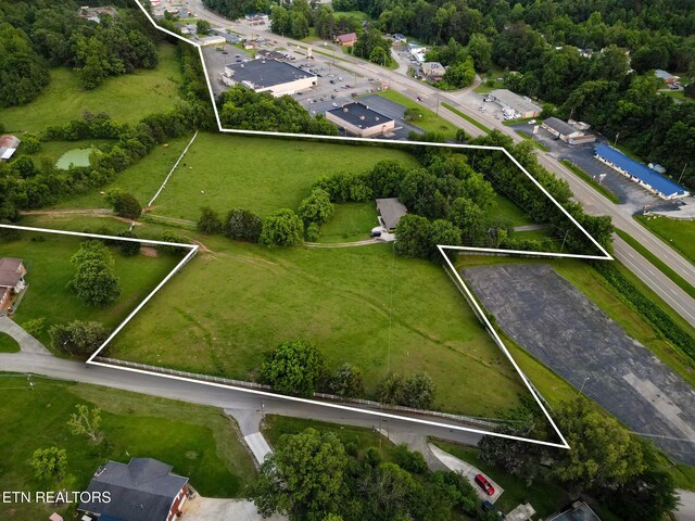 306 E Tri County Blvd, Oliver Springs, TN 37840 - aerial overview of property's location with property boundaries highlighted
