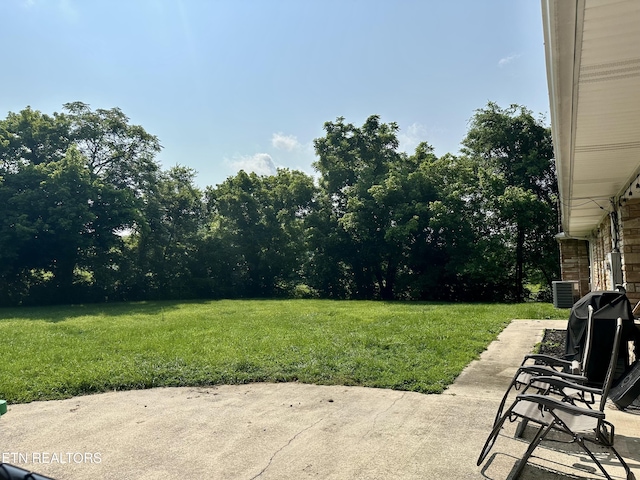 306 E Tri County Blvd, Oliver Springs, TN 37840 - view of grassy yard with a patio