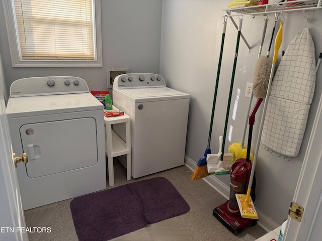 7243 Autumn View Ln, Powell, TN 37849 - laundry room with washer and dryer and baseboards