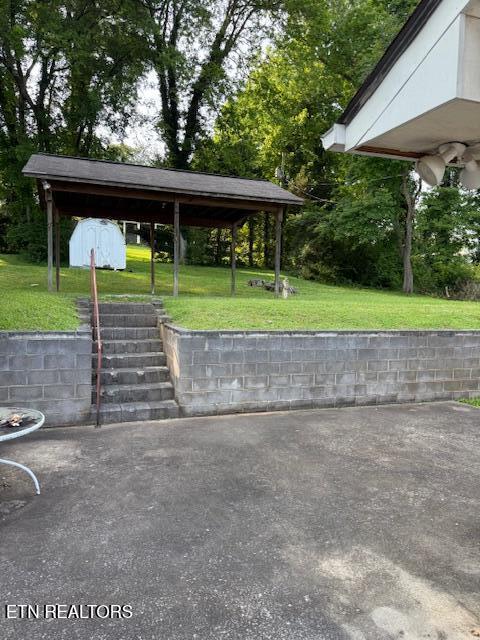 805 Sewanee St, Harriman, TN 37748 - view of property's community featuring a yard