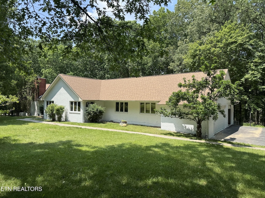 696 Laurel Cir, Crossville, TN 38555 - photo 1