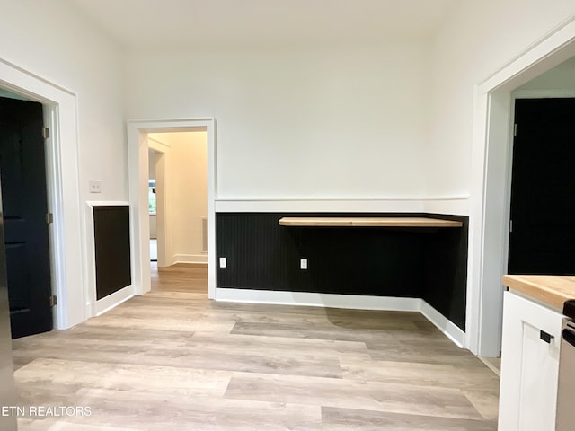 2634 Barton St, Knoxville, TN 37917 - empty room featuring light wood finished floors