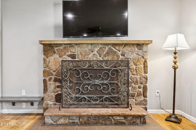 7901 Ewing Rd, Powell, TN 37849 - detailed view of a stone fireplace, wood finished floors, and baseboards