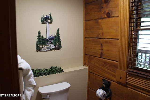 3006 Eagles Claw Way, Pigeon Forge, TN 37863 - bathroom featuring toilet
