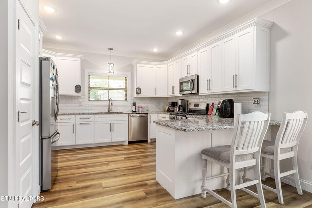 20 Cabot Ln, Cookeville, TN 38506 - kitchen with appliances with stainless steel finishes, a peninsula, a sink, white cabinetry, and recessed lighting