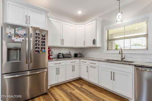 20 Cabot Ln, Cookeville, TN 38506 - kitchen with appliances with stainless steel finishes, a sink, white cabinets, decorative backsplash, and recessed lighting