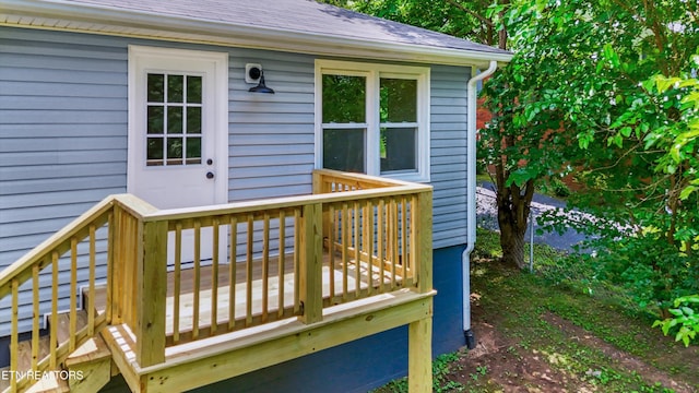 340 Gilbert St, Morristown, TN 37814 - view of wooden deck
