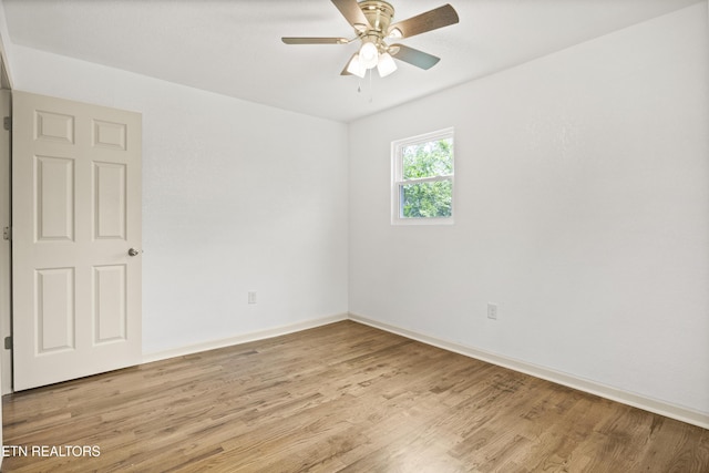 508 E Oldham Ave, Knoxville, TN 37917 - empty room featuring light wood-style floors, a ceiling fan, and baseboards