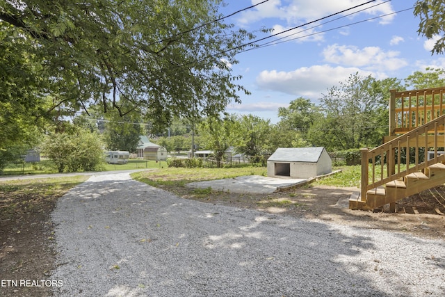 508 E Oldham Ave, Knoxville, TN 37917 - view of yard with stairway and an outbuilding
