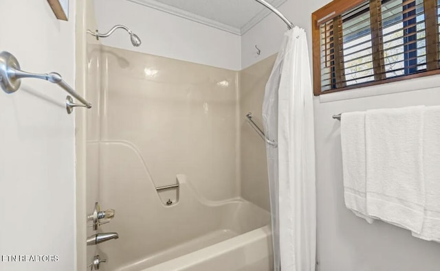 725 Sunshine Trl, Gatlinburg, TN 37738 - full bath featuring shower / tub combo with curtain and ornamental molding