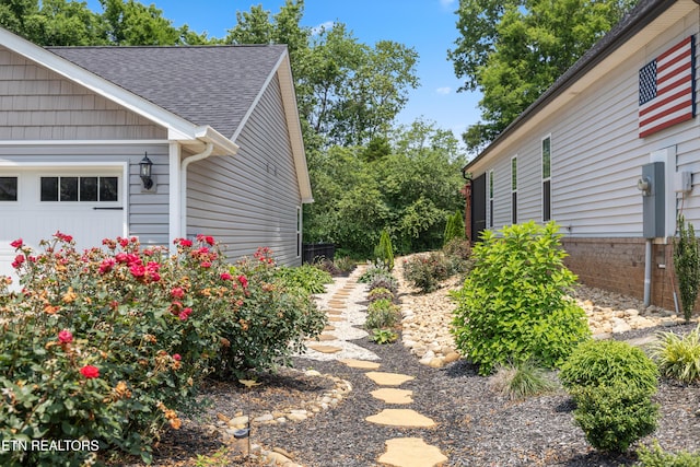 151 Utsesti Way, Loudon, TN 37774 - view of side of home with a shingled roof and a garage