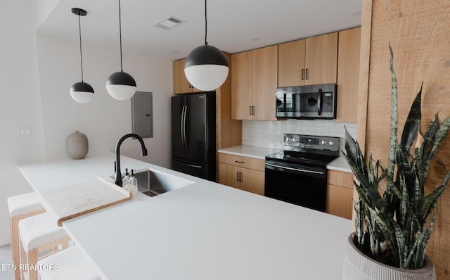 3415 N Broadway St Unit 105, Knoxville, TN 37917 - kitchen with black appliances, a sink, decorative backsplash, light brown cabinets, and light countertops
