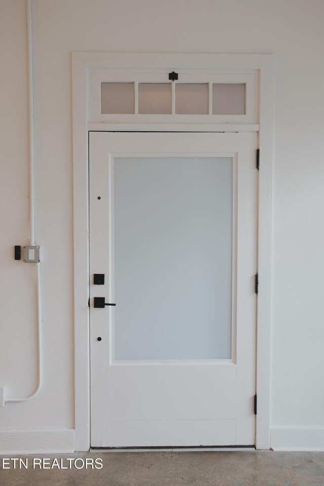 3415 N Broadway St Unit 105, Knoxville, TN 37917 - entryway with concrete floors