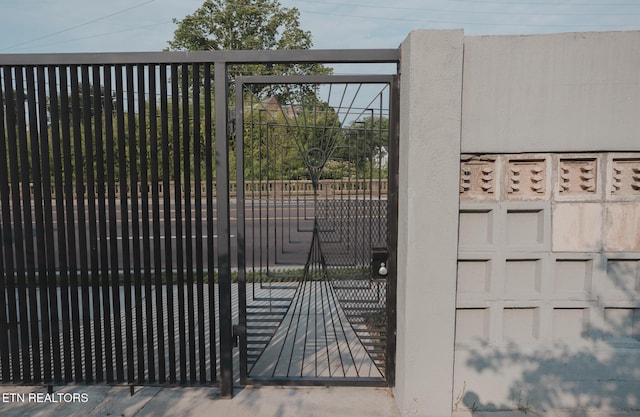 3415 N Broadway St Unit 105, Knoxville, TN 37917 - view of gate