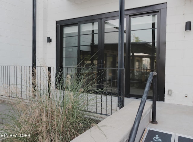 3415 N Broadway St Unit 105, Knoxville, TN 37917 - doorway to property featuring concrete block siding and a balcony