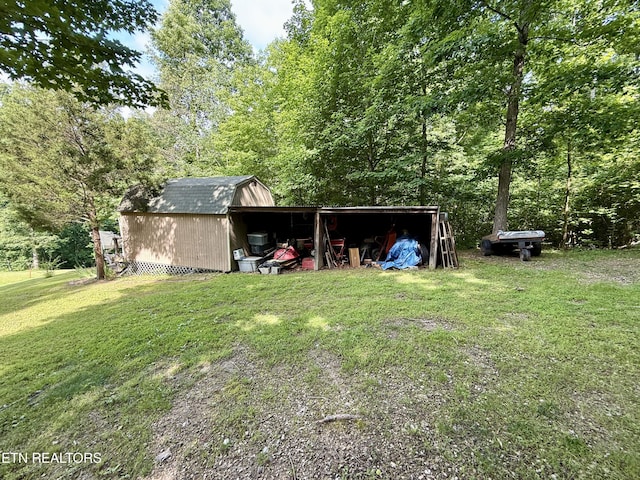 406 Asheville Hwy, Strawberry Plains, TN 37871 - view of pole building with a yard and a view of trees
