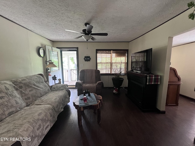 151 Davis Rd, Sneedville, TN 37869 - living area featuring wood finished floors, ceiling fan, and a textured ceiling