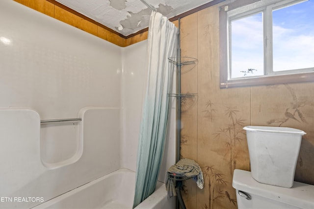 138 Bethlehem Ln, Lafollette, TN 37766 - full bathroom featuring plenty of natural light, shower / bath combination with curtain, and toilet
