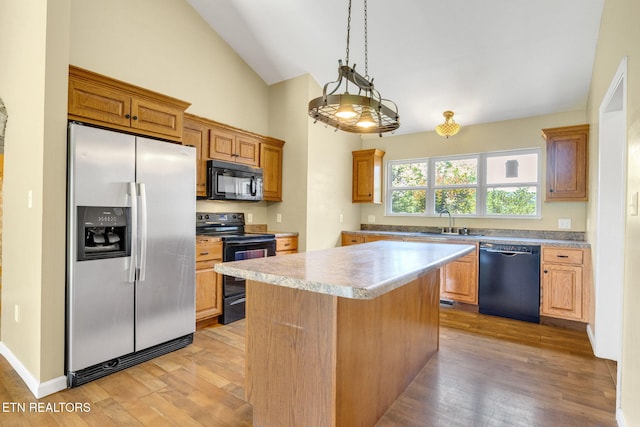 1707 Brookview Dr, Dandridge, TN 37725 - kitchen with black appliances, a sink, light wood finished floors, a center island, and vaulted ceiling