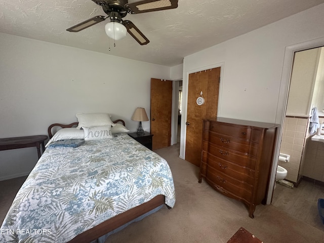 2605 Mountain View Dr, Morristown, TN 37814 - bedroom featuring carpet, connected bathroom, and a ceiling fan