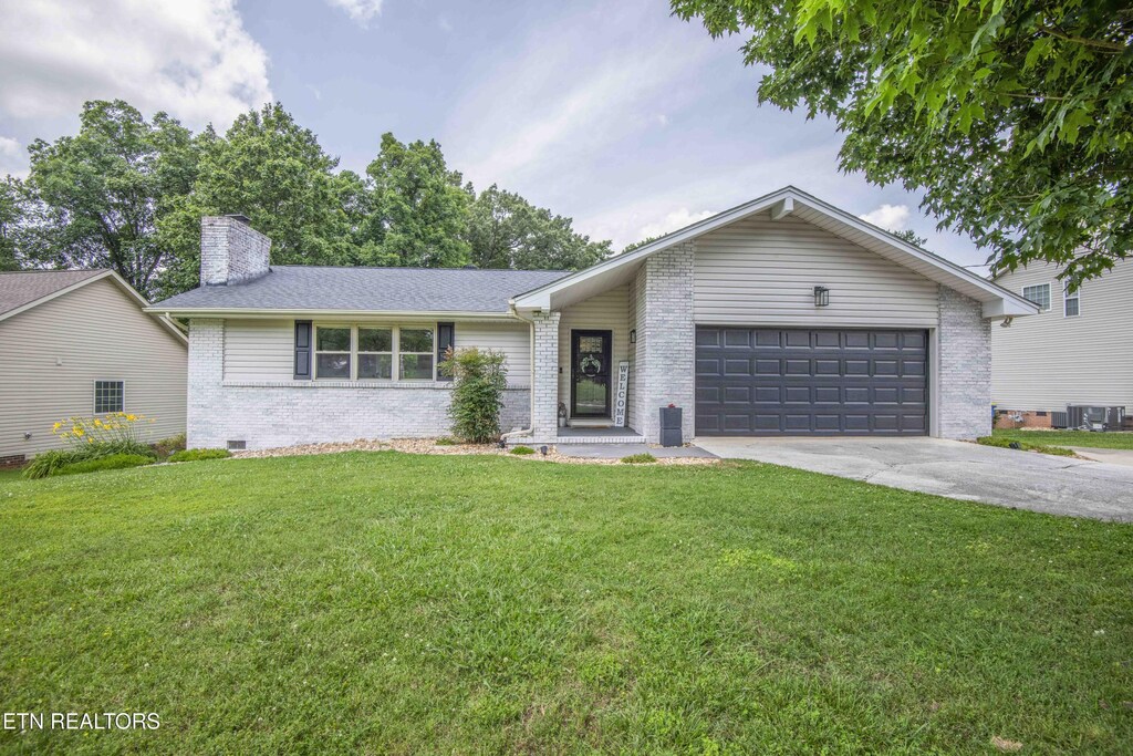 1002 Oxford Hills Dr, Maryville, TN 37803 - photo 1