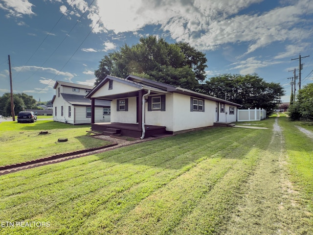 104 Church St, Loudon, TN 37774 - ranch-style home featuring a porch and stucco siding
