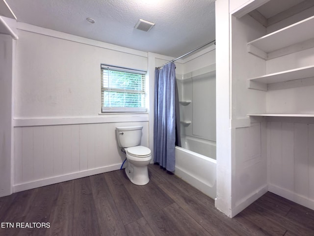104 Church St, Loudon, TN 37774 - bathroom featuring wood finished floors, a wainscoted wall, shower / bath combination with curtain, a textured ceiling, and a decorative wall
